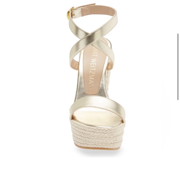 STUART WEITZMAN Alex Platform Wedge
Color: Gold
Size: 11 - Picture 9 of 15